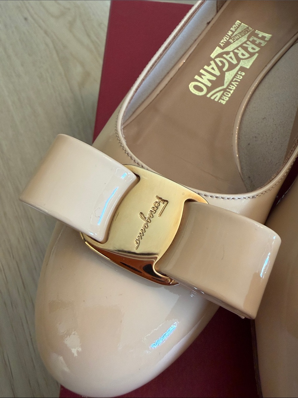 Salvatore Ferragamo Beige Patent Vara Bow Pumps - Picture 10 of 11